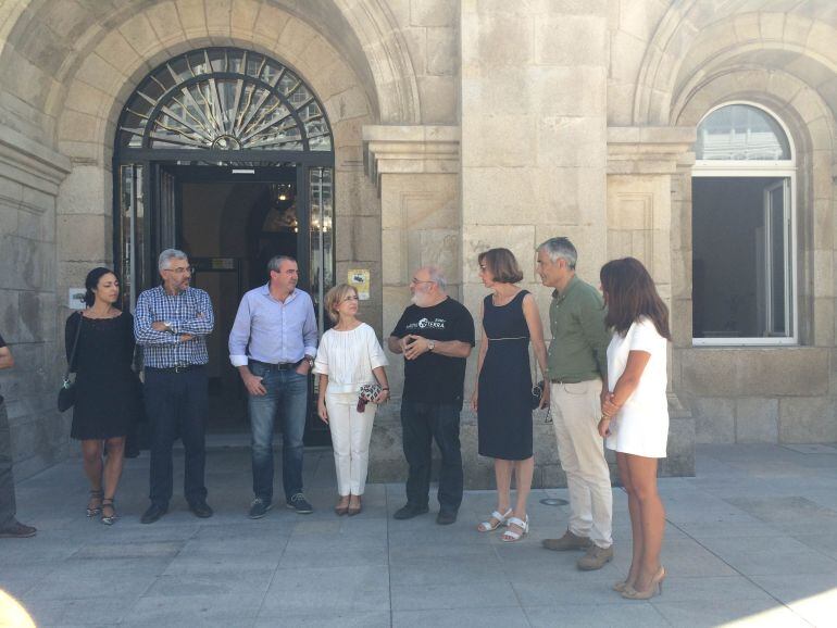 ProxectoTERRA inaugura una exposición itinerante sobre el paisaje y la arquitectura gallega en la Plaza de San Marcos.