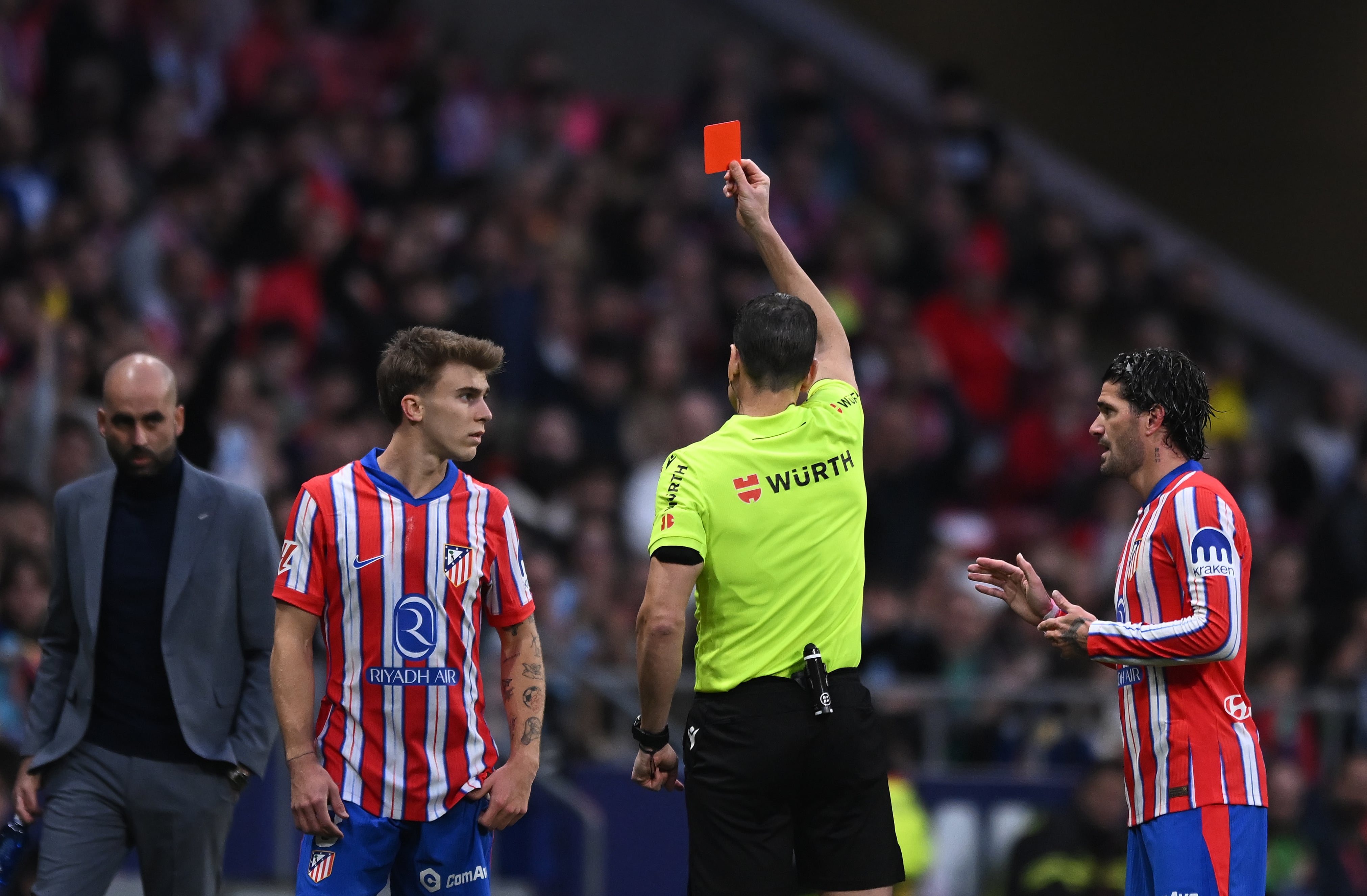 Martínez Munera expulsa a Pablo Barrios en el Atlético de Madrid - Celta de Vigo