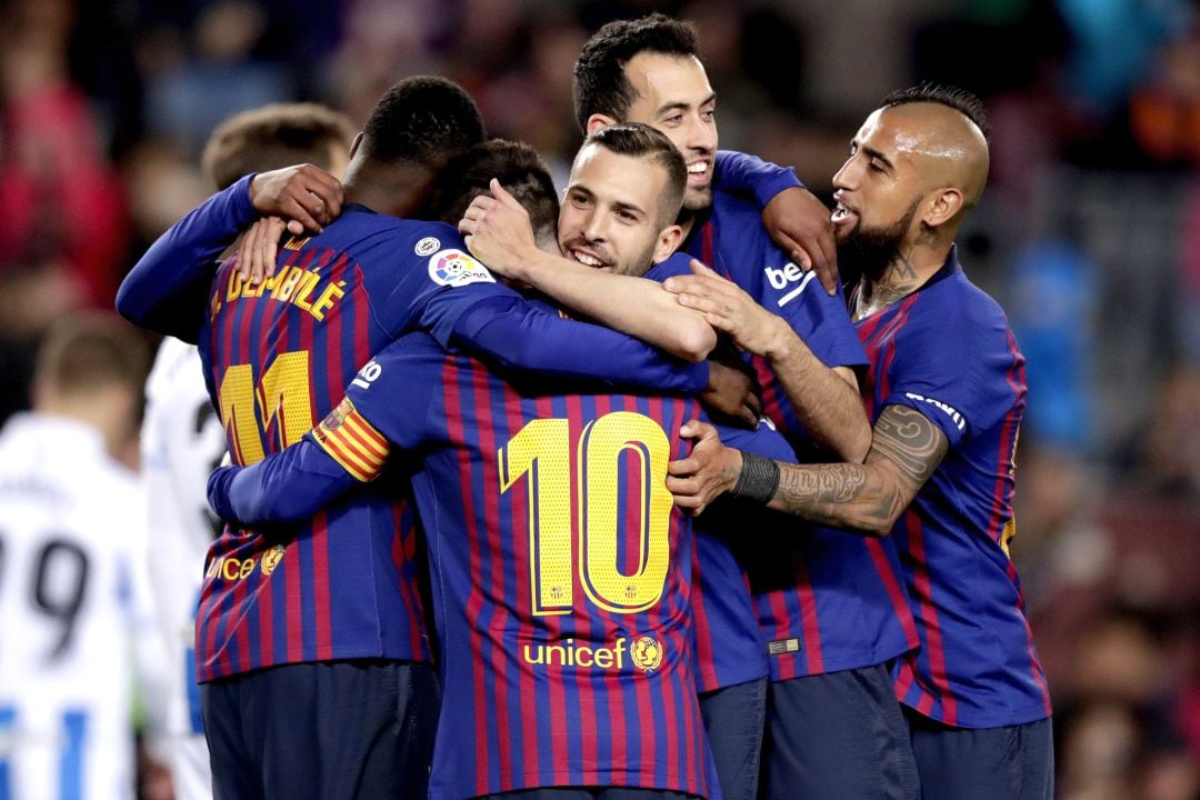 Los jugadores del Barcelona celebran el segundo gol ante la Real Sociedad. 