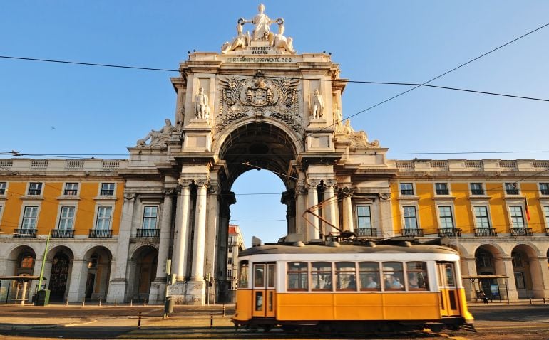 Tranvía en Commerce Square, Lisboa