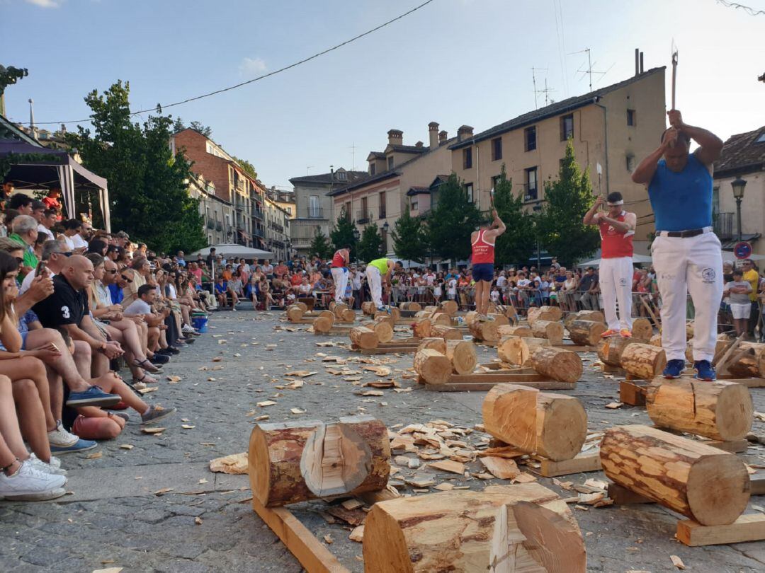 La Plaza de los Dolores del Real Sitio de San Ildefonso albergó la final de la liga de cortadores