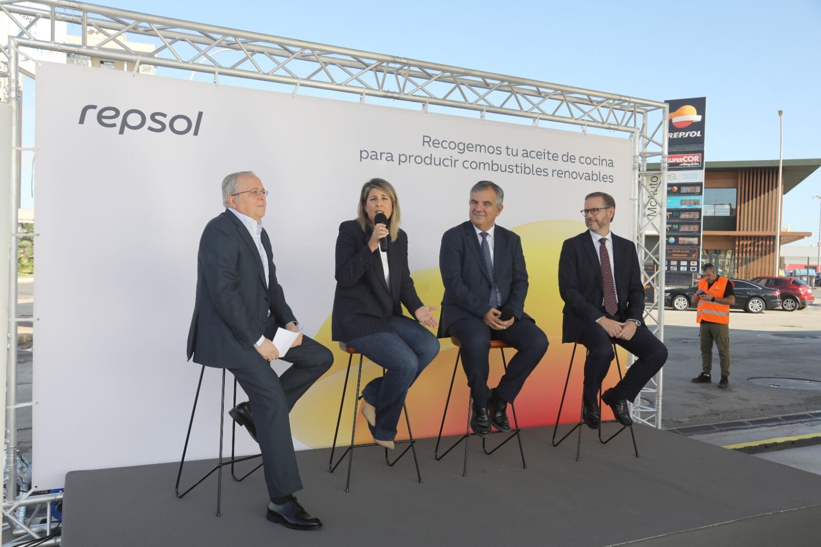 Repsol inicia la recogida de aceite doméstico para producir combustibles 100% renovables en Cartagena