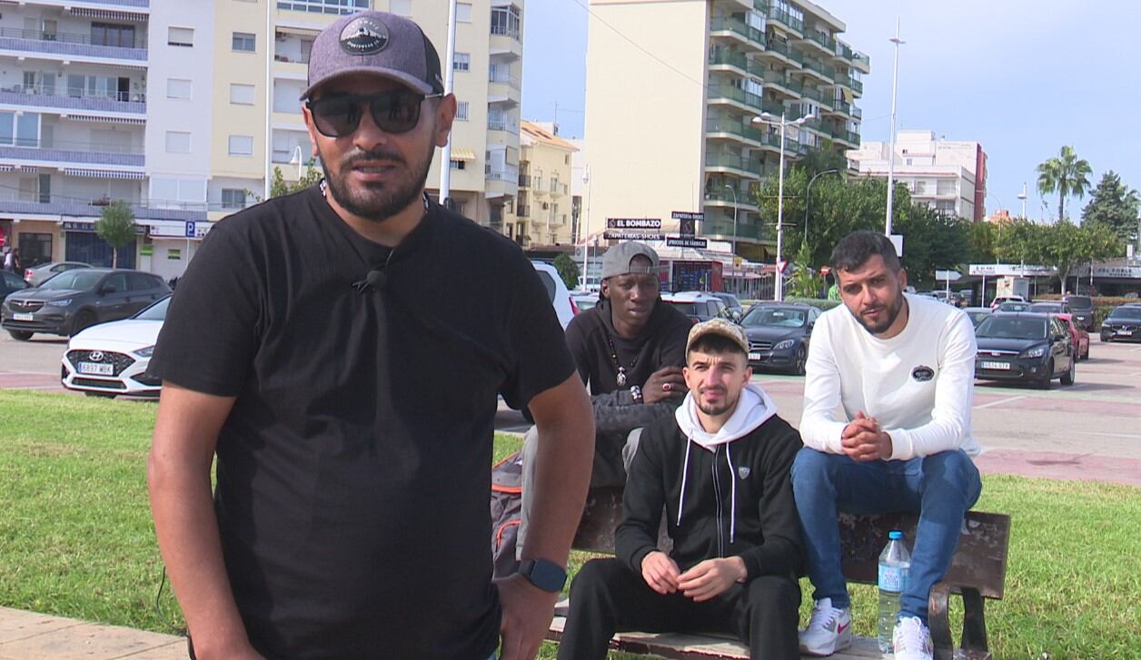 Mohamed, Abdul, Bamba y Sxa los cuatro jóvenes que se lanzaron al agua a salvar la conductora.