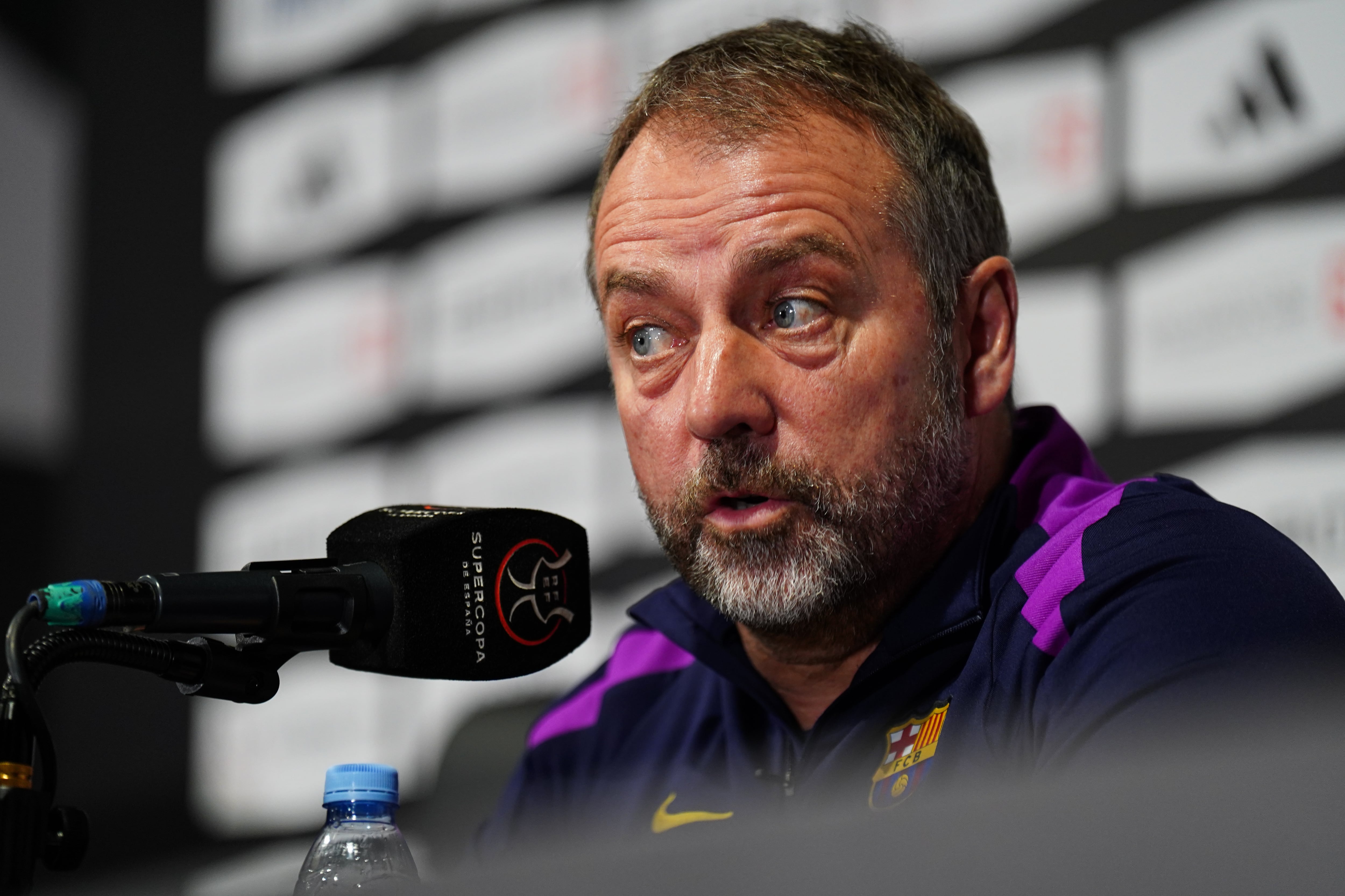 Hansi Flick en rueda de prensa en la Supercopa de España