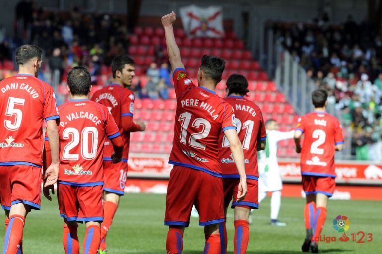 Pere Milla celebra el primero de los goles del Numancia ante el Córdoba.