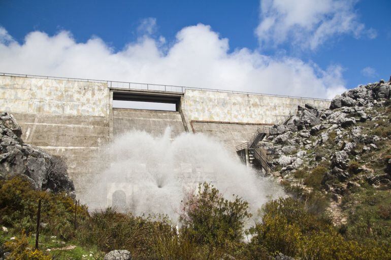 Estado que presenta la presa de Grazalema