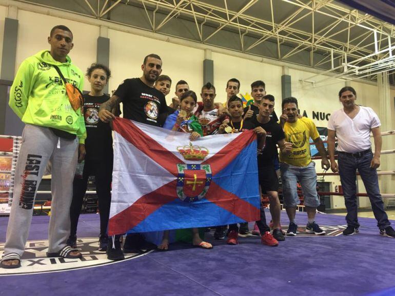 Dos medallas de oro y cinco bronces alcanzó la representación berciana  en el Campeonmato de España de Muay Thai