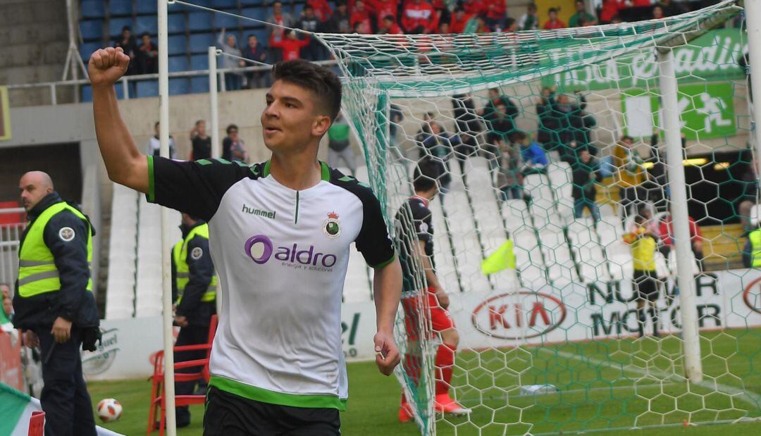 Siverio celebra el gol en su debut