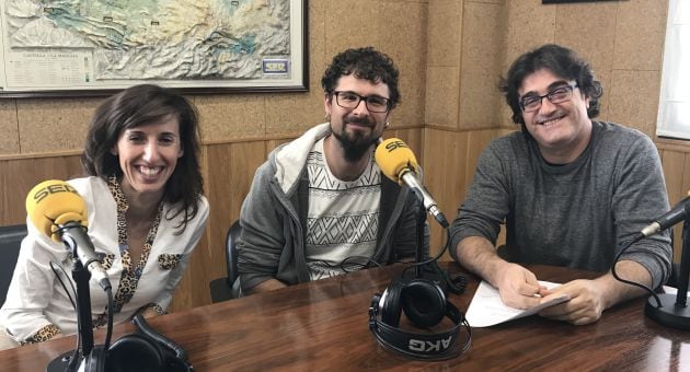 Beatriz Hernández, coordinadora del espacio &#039;Escuela de Salud; Adrián Mariana, enfermero, y Paco Auñón, director y presentador del programa &#039;Hoy por Hoy Cuenca.