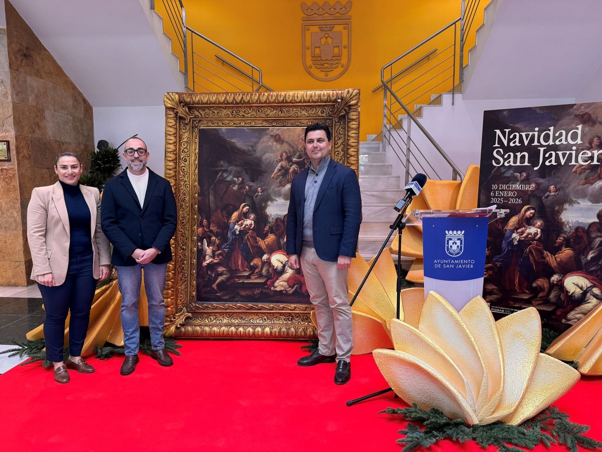 El alcalde, José Miguel Luengo, y los concejales de Cultura, David Martínez, y de Comercio y Festejos, Isabel Madrid, presentan &#039;Una Navidad de cuento&#039;