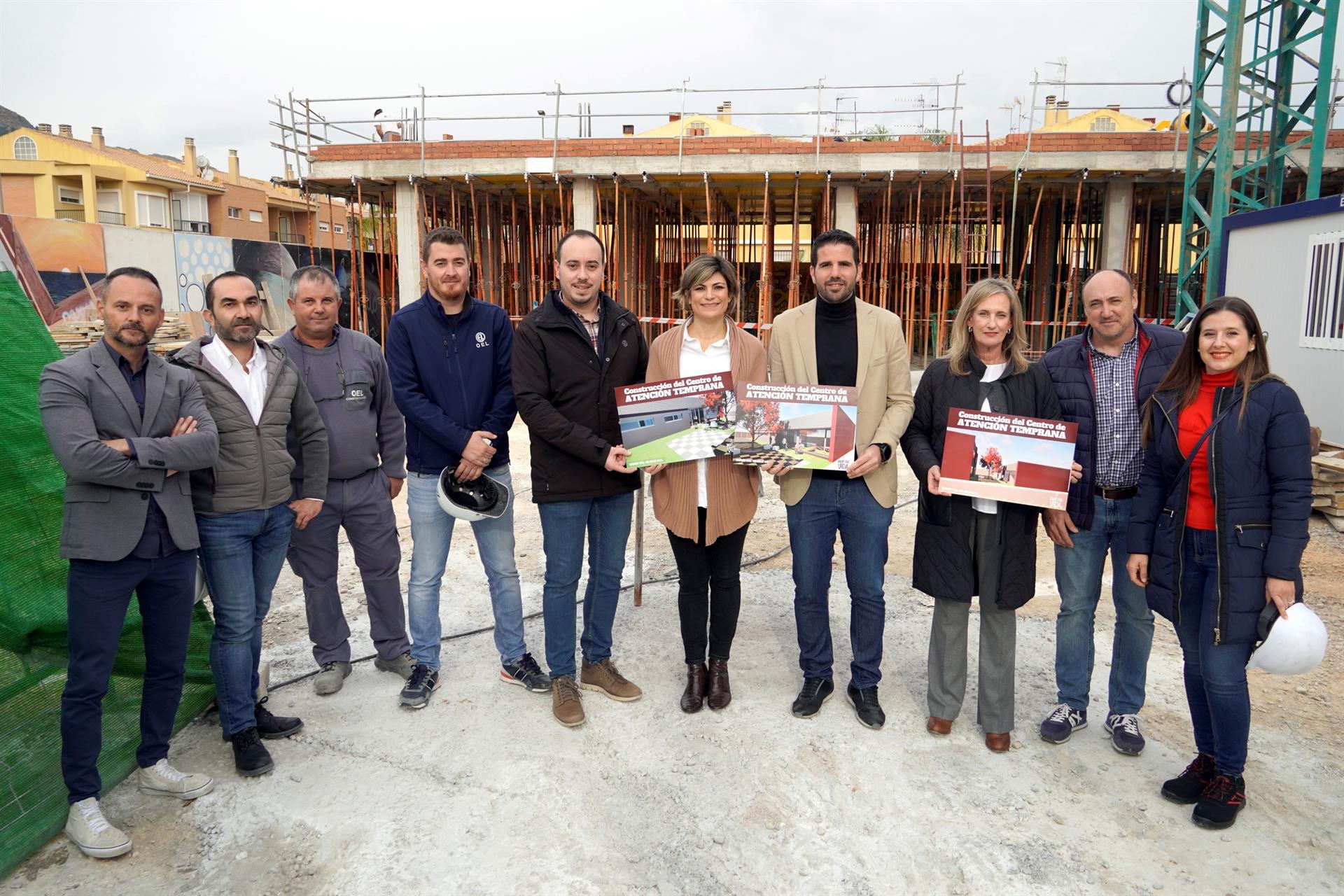 La alcaldesa, Inmaculada Sánchez, junto a su primer teniente, Javier Campillo, y los concejales de Derechos Sociales y Obras y Servicios, Paloma Cánovas y Antonio Castillo, visitan las obras