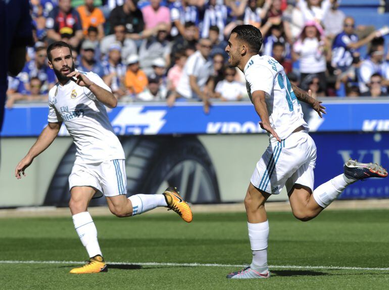 Ceballos celebra un gol al Alavés, con Dani Carvajal