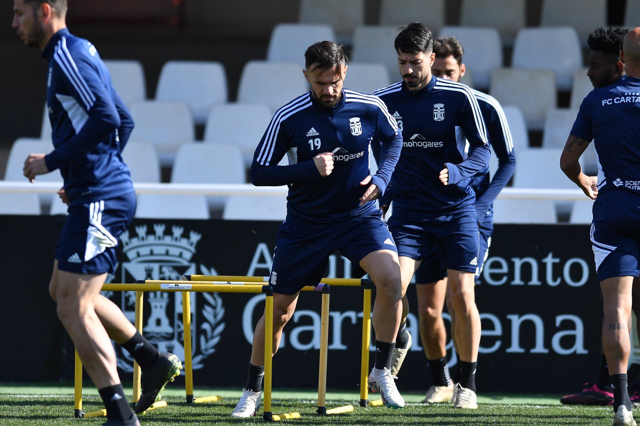 Sadiku durante el entrenamiento de este jueves