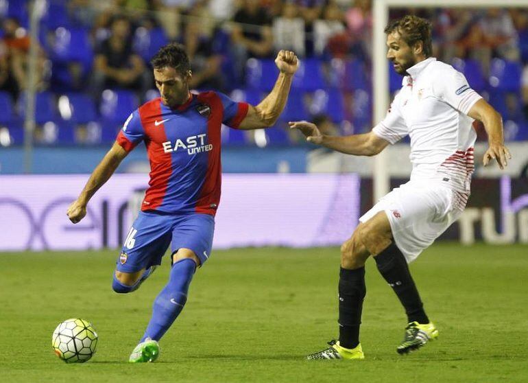 Trujillo en una acción ante Llorente