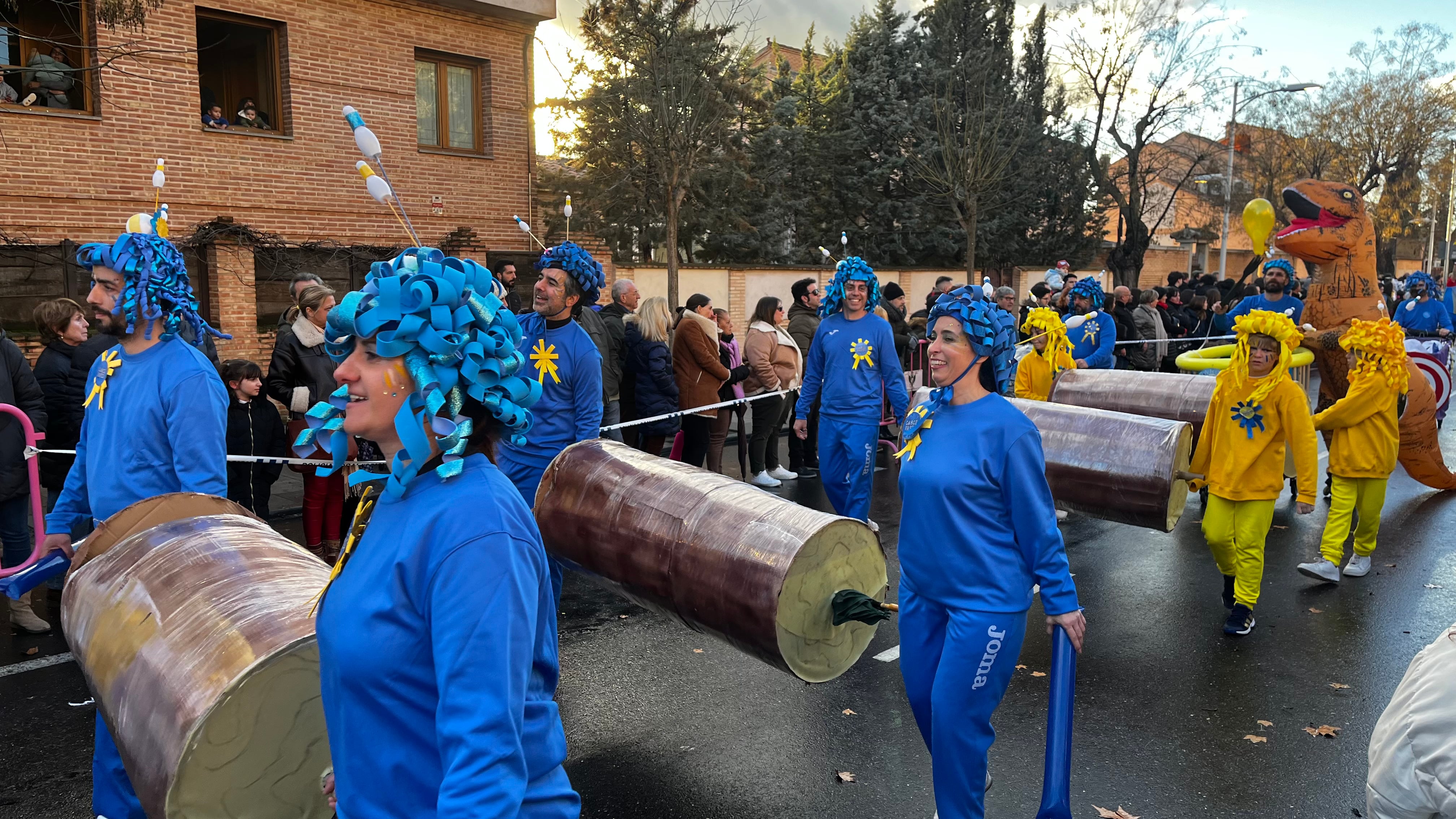 La lluvia da una tregua en Toledo para la celebración del desfile de carnaval, a pesar del aguacero previo a la salida