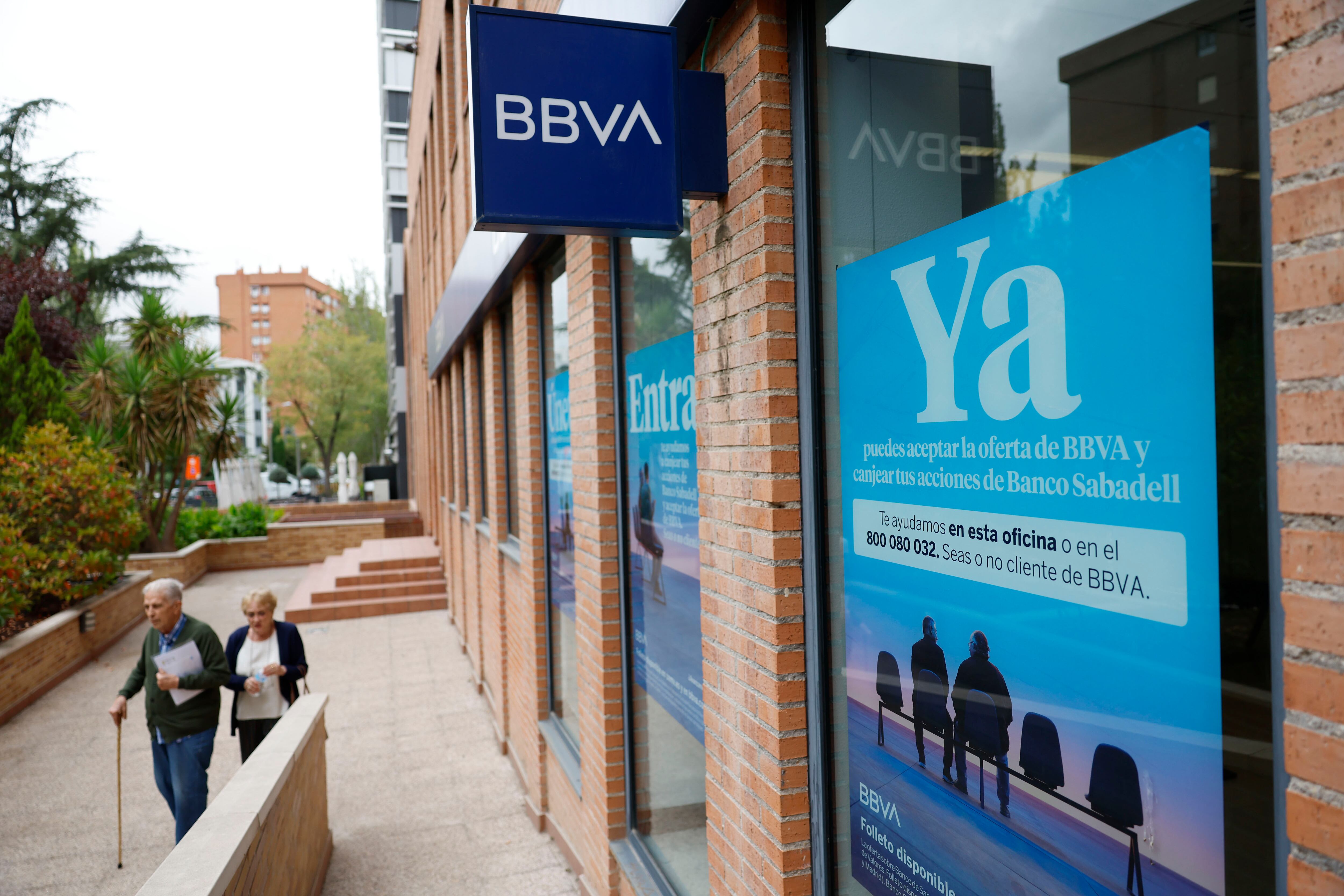 Las dudas sobre el desenlace de la opa del BBVA sobre el Banco Sabadell continúan y se avivan las especulaciones de si habrá una segunda oferta. EFE/Mariscal