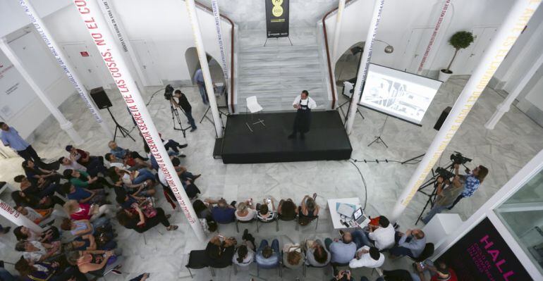 Angel León en la clase magistral ofrecida a los alumnos de la Escuela de Ingeniería