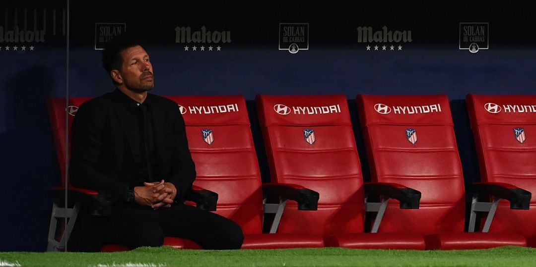 Simeone, durante la previa de un partido del Atlético de Madrid