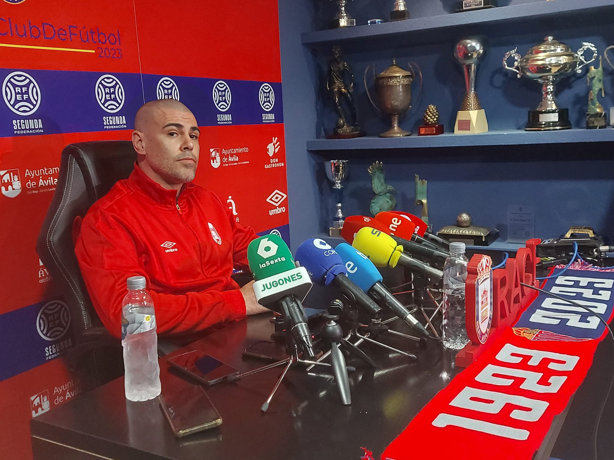 Víctor Valdés, en su presentación como entrenador del Real Ávila