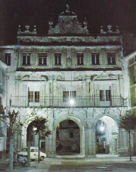 La Plaza Mayor de Cuenca de noche. Foto de 1966.