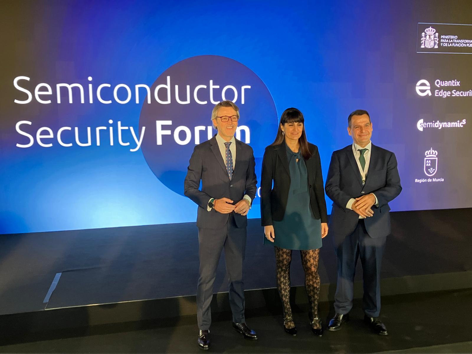 Luis Alberto Marín, María González Veracruz y José Trigueros