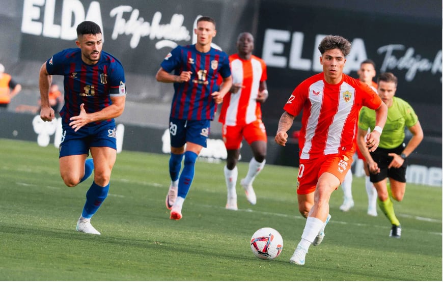 El Eldense le ganó al Almería en la primera vuelta con un gol en el tramo final del encuentro.