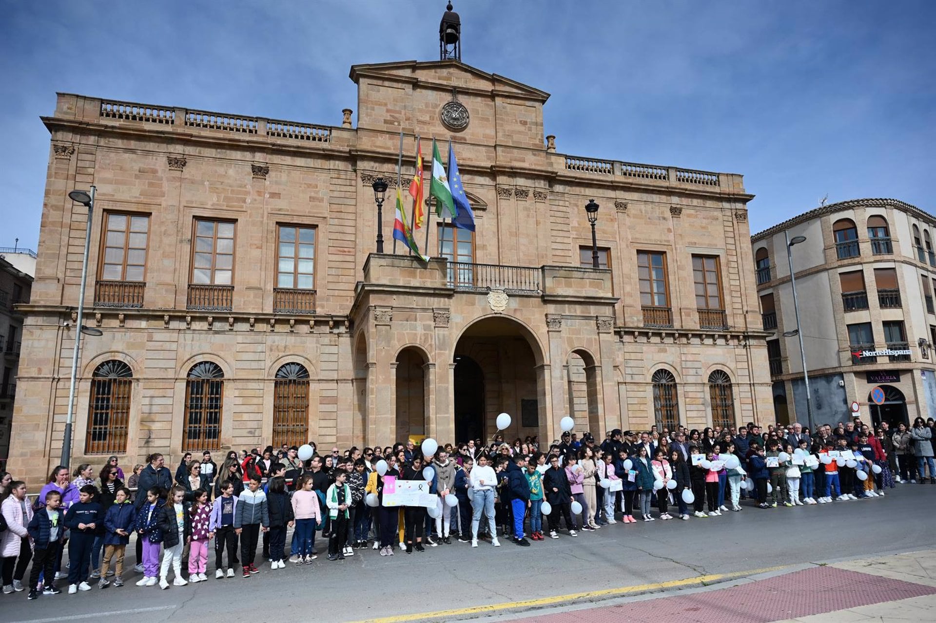 22/02/2024 Minuto de silencio por la menor fallecida en el incendio
POLITICA ANDALUCÍA ESPAÑA EUROPA JAÉN
AYUNTAMIENTO DE LINARES
