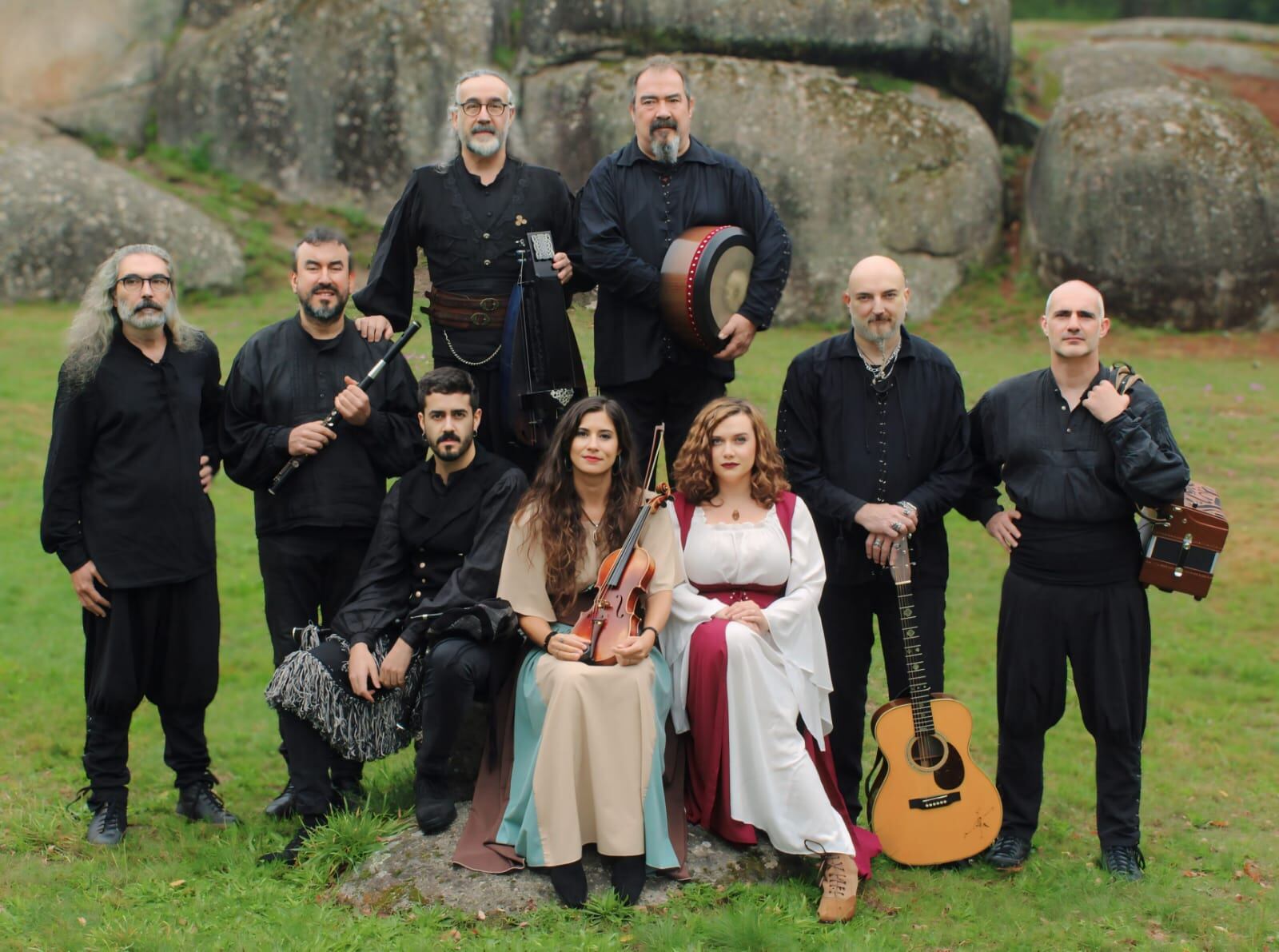Formación actual del grupo de música celta Luar Na Lubre.