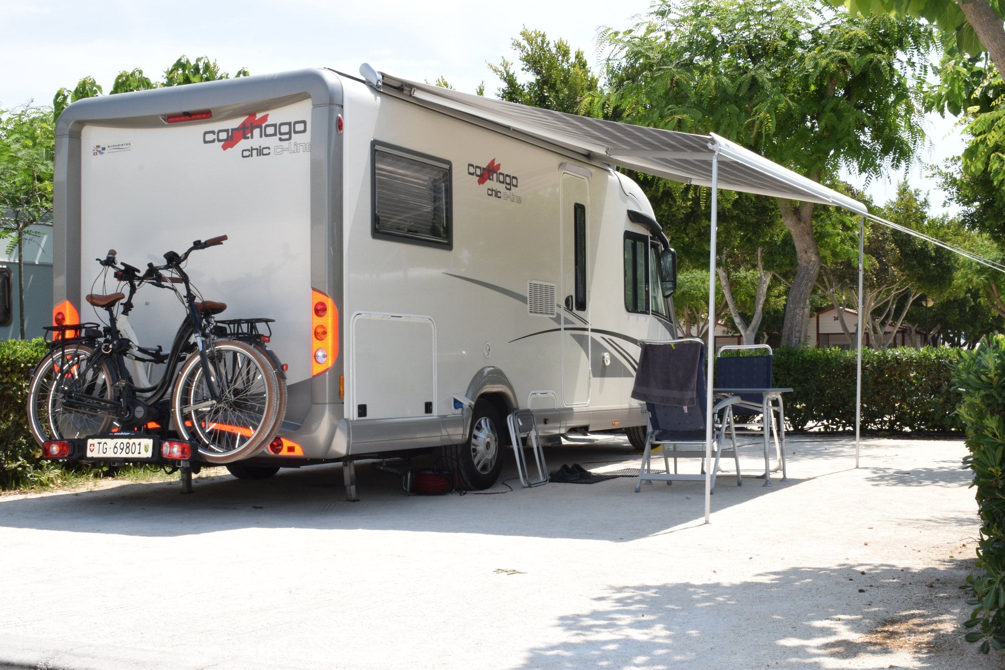 Autocaravana en uno de los campings de la provincia de Alicante