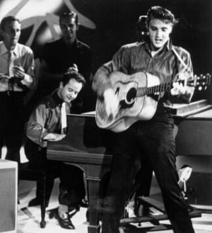 Elvis durante su segunda participación en el Ed Sullivan Show en septiembre de 1956