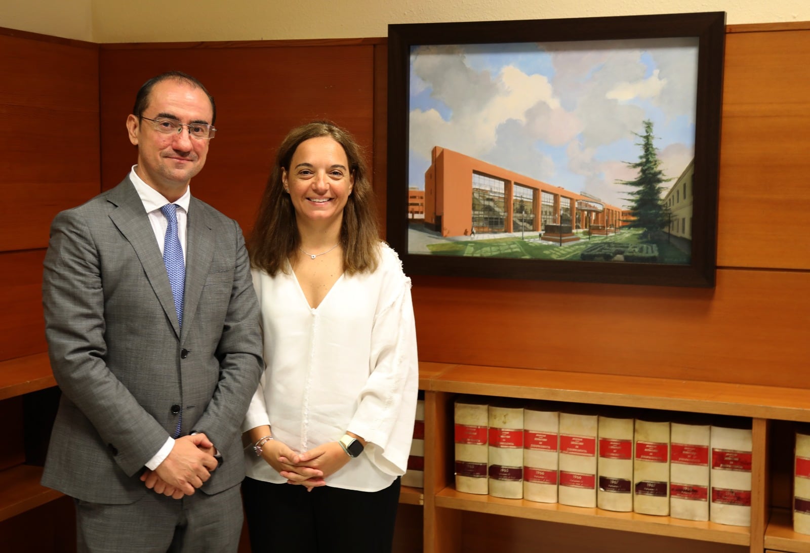 Sara Hernández, alcaldesa de Getafe, junto con el rector de la UC3M, Ángel Arias.