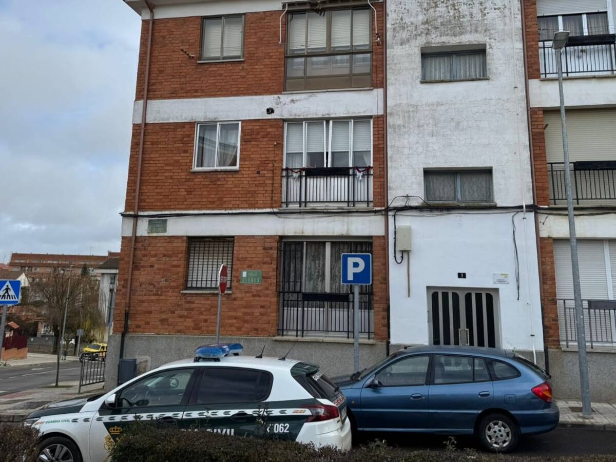 Una mujer resulta ilesa tras arrojarse al vacío desde un tercer piso en Benavente