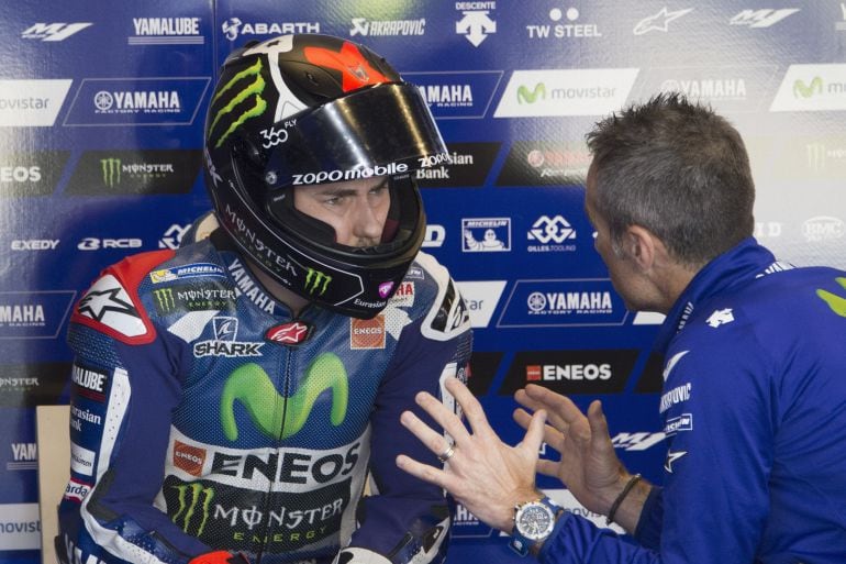 AUSTIN, TEXAS - APRIL 09: Jorge Lorenzo of Spain and Movistar Yamaha MotoGP speaks in box with mechanic during the MotoGp Red Bull U.S. Grand Prix of The Americas - Qualifying at Circuit of The Americas on April 9, 2016 in Austin, Texas. (Photo by Mirco L