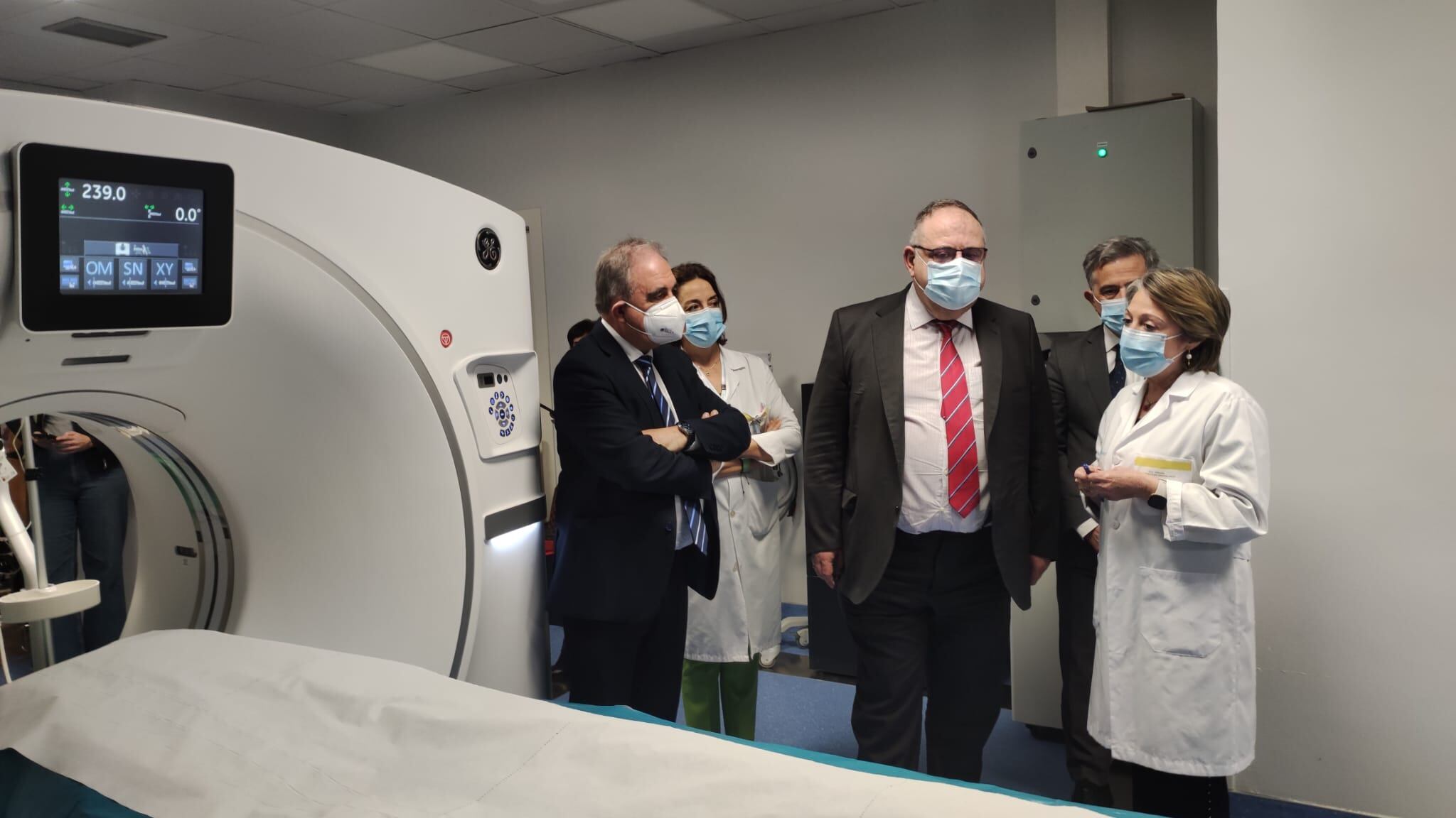 Visita del consejero de Sanidad, Alejandro Vázquez, al Hospital Río Carrión