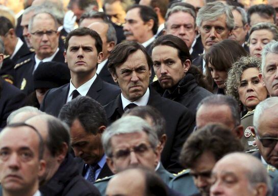 Ciudadanos party leader Albert Rivera (centre L), People&#039;s Party member Rafael Hernando (C) and Podemos party leader Pablo Iglesias (centre, R) attend a state funeral service in Madrid, Spain, December 15, 2015 for the two Spanish police officers killed i