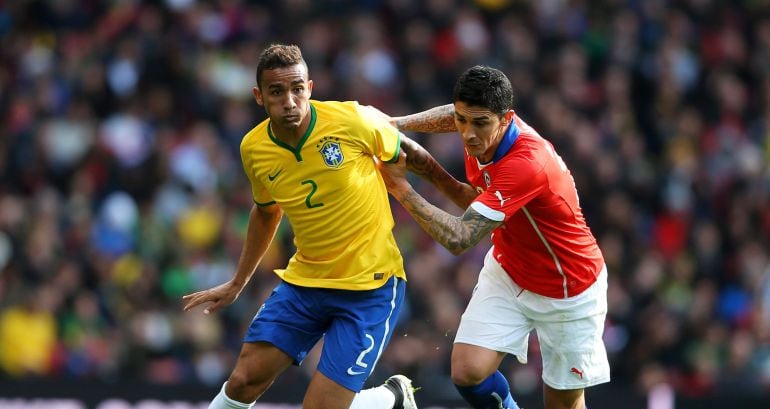 LONDON, ENGLAND - MARCH 29:  Danilo of Brazil is challenged by Pablo Hernandez of Chile during the international friendly match between Brazil and Chile at the Emirates Stadium on March 29, 2015 in London, England.  (Photo by Paul Gilham/Getty Images)
