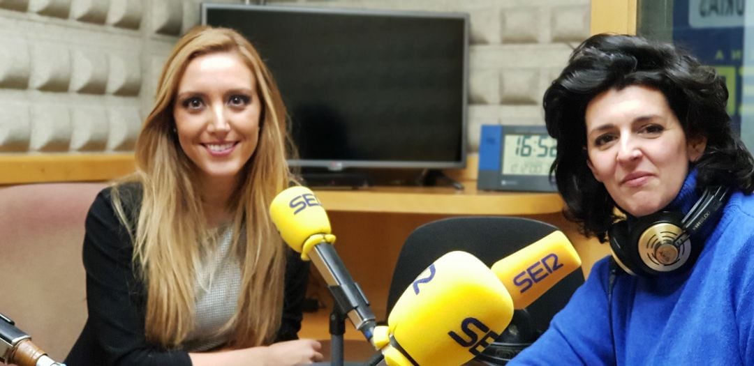 Tamara Campa y Beatriz Balbona en los estudios de Radio Asturias SER