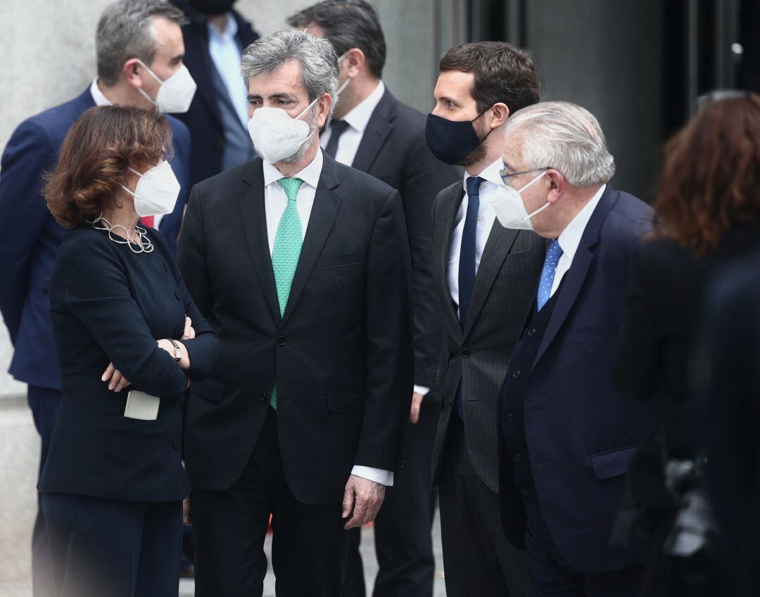 La vicepresidenta primera y ministra de la Presidencia, Relaciones con las Cortes y Memoria Democrática, Carmen Calvo; el presidente del Consejo General del Poder Judicial, Carlos Lesmes; el líder del PP, Pablo Casado; y el presidente del Tribunal Constitucional, Juan José González Rivas