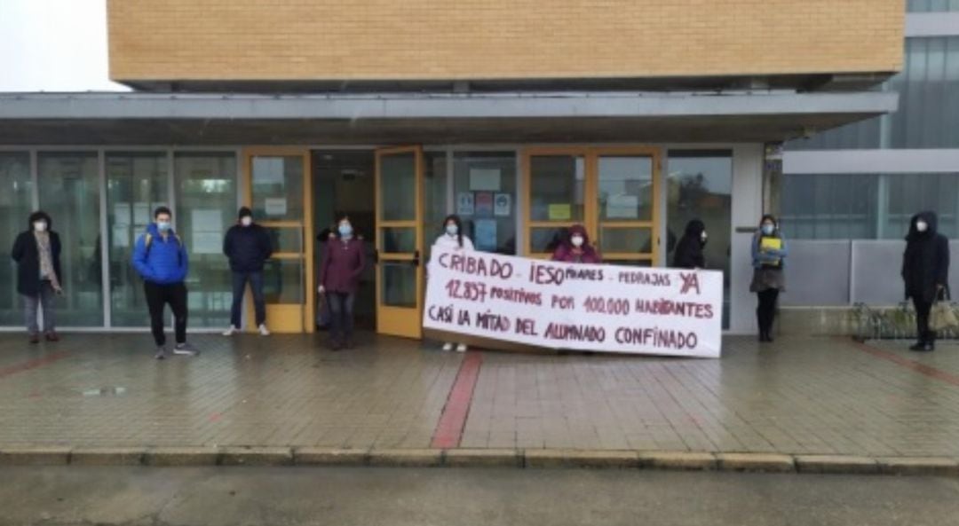 Una de las protestas realizadas en las puertas del IESO de Pedrajas