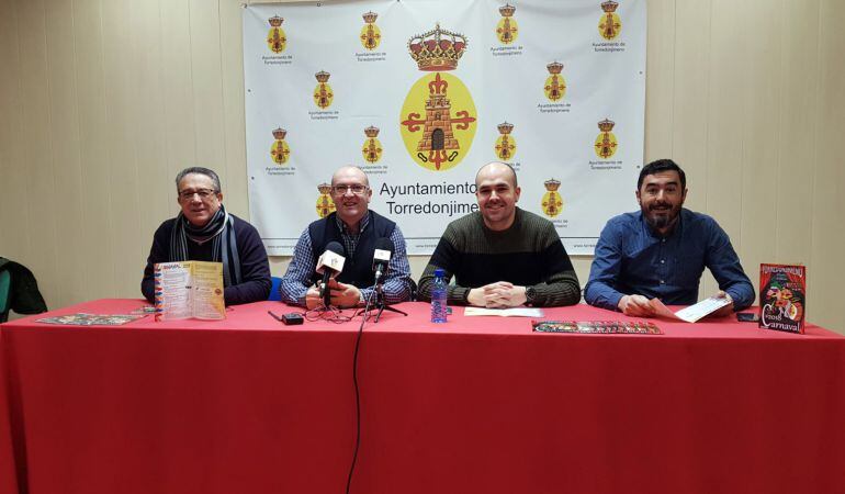 Alcalde y concejales en la presentación de la programación del carnaval