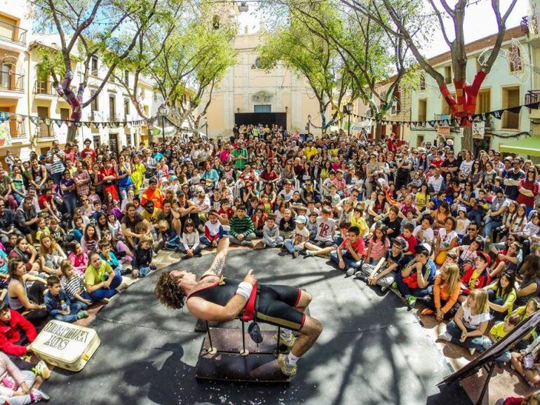 Un momento de Arte en Bitrir en la Plaza de Baix