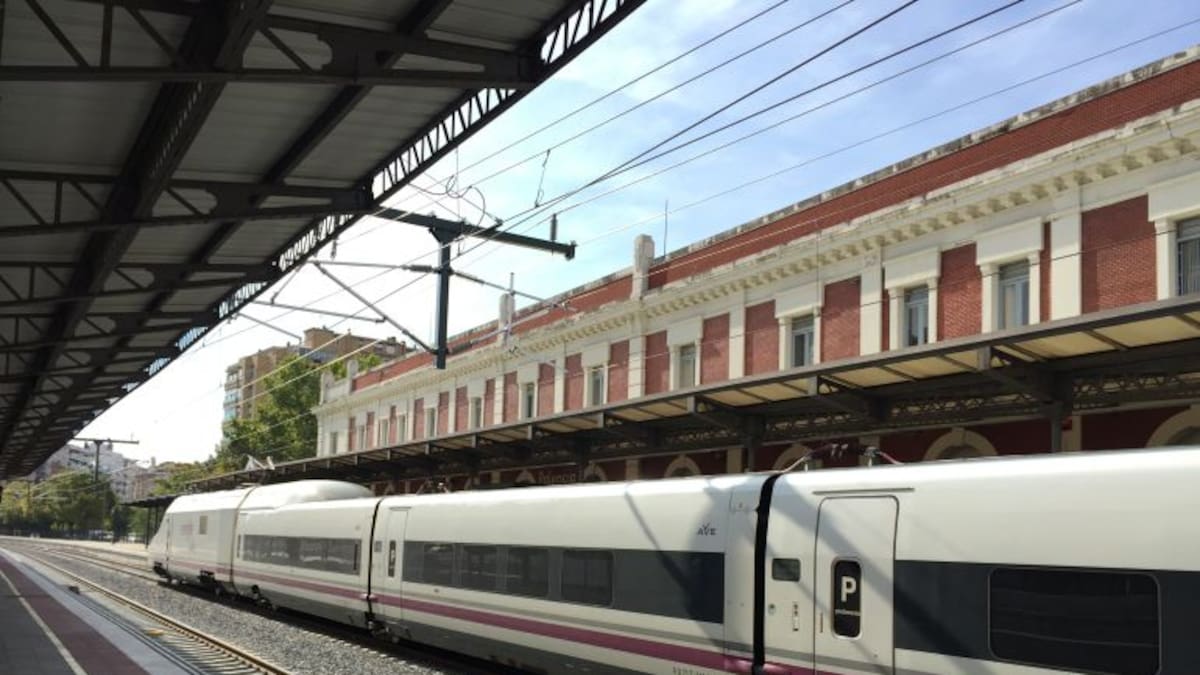 Renfe interrumpirá la circulación de trenes con paso por Palencia los fines de semana en varios horarios