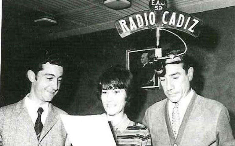 Arturo Paramio, Carmen Coya y Aurelio de la Viesca, antiguos miembros de la plantilla de Radio Cádiz reconocidos con el Premio Ondas.