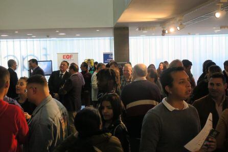 Público en la Feria del Empleo del Polígono Sur