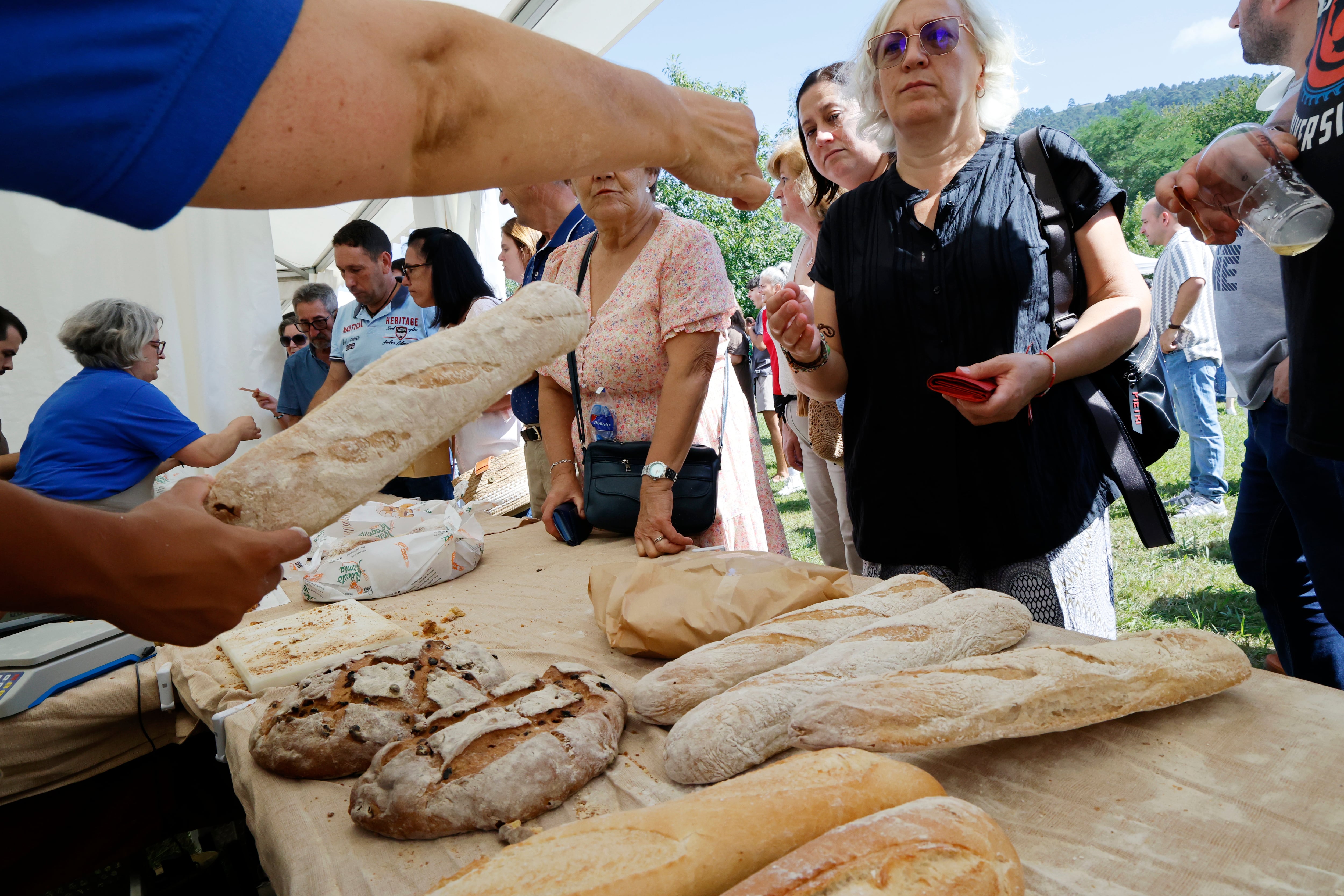 La localidad de Neda ensalza su gran producto local en la XXXIV Festa do Pan , de interés turístico autonómico y que incluye concurso de empanadas , comida popular y un pregón a cargo de la vicerrectora del Campus de Ferrol, Ana Ares (foto: Kiko Delgado / EFE)