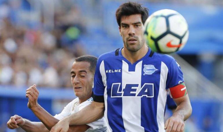 Manu García, durante el partido contra el Real Madrid en Mendizorroza.