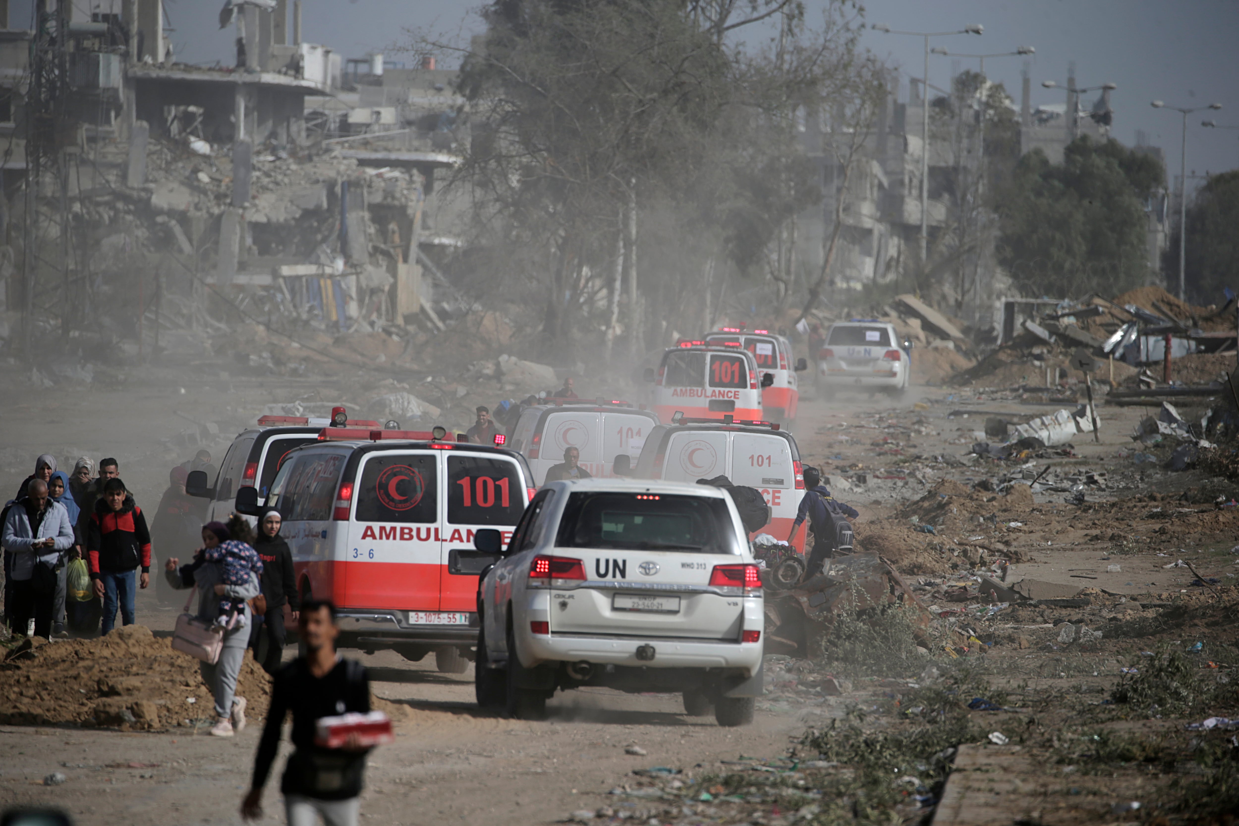 Un convoy de Naciones Unidas se dirige hacia el norte de Gaza