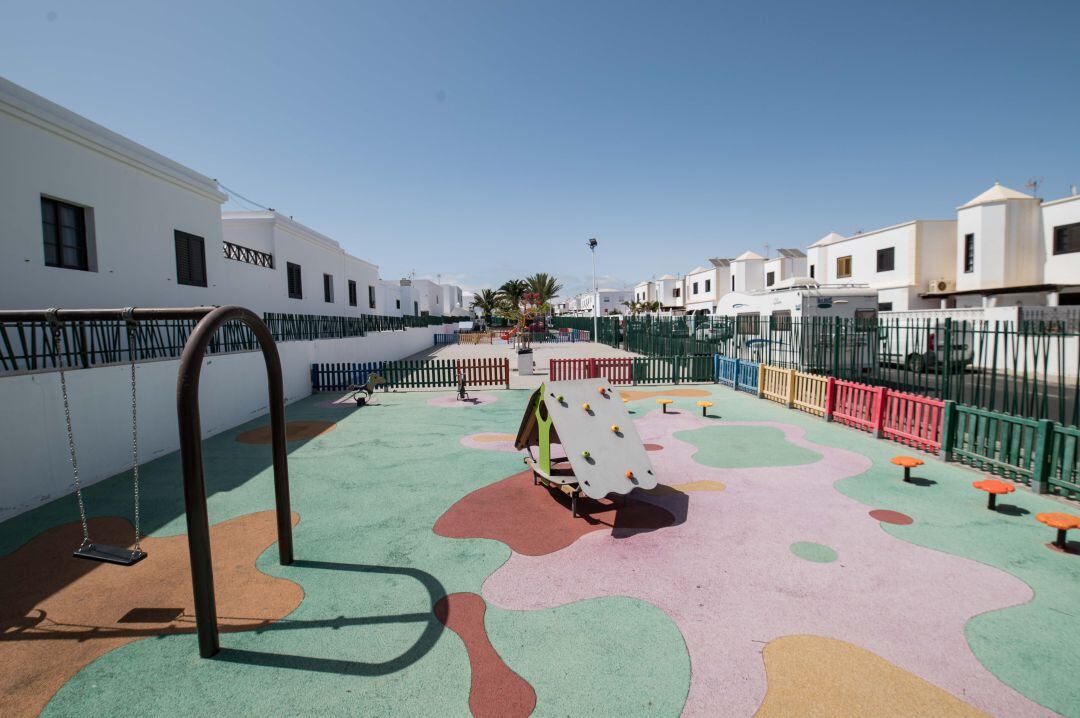 Uno de los parques infantiles de Playa Honda.