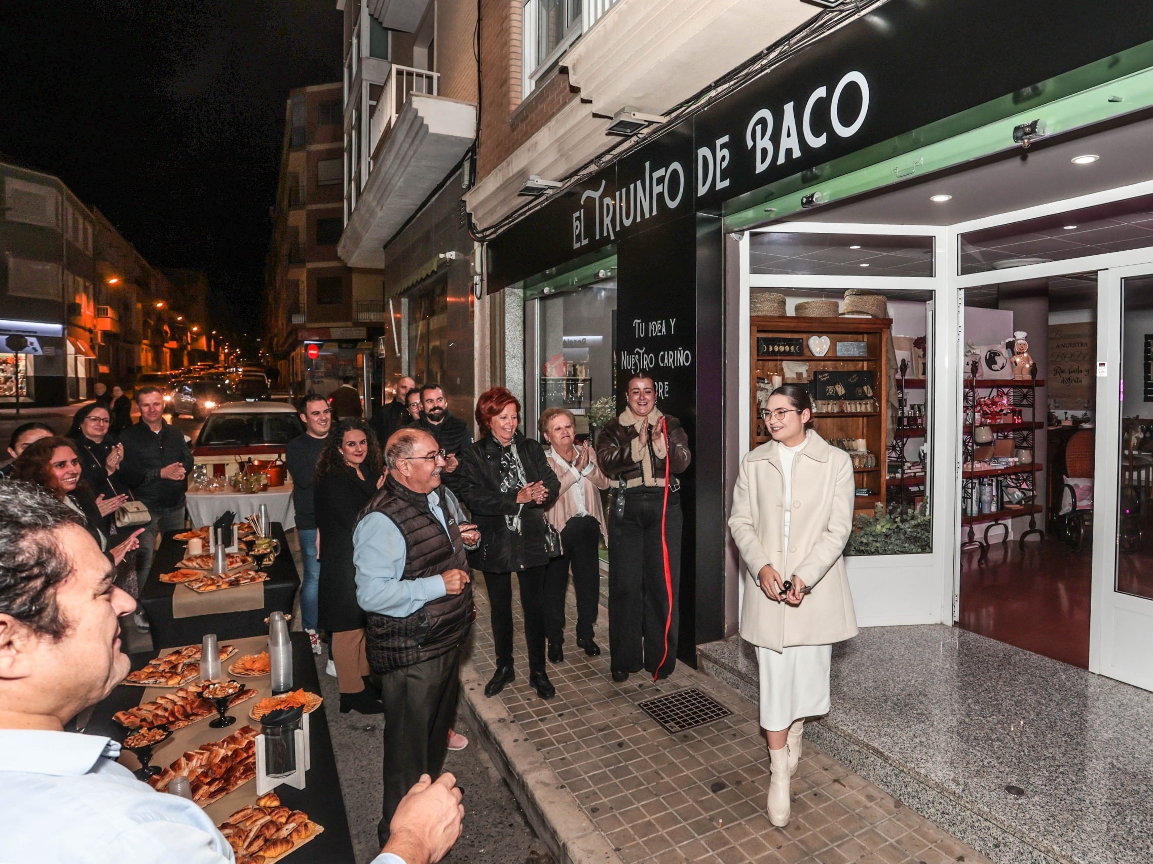 El Triunfo de Baco abrió sus puertas ayer ante decenas de personas.