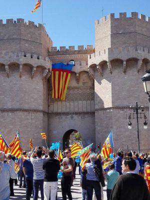 Despliegan una Senyera este sábado en las Torres de Serranos